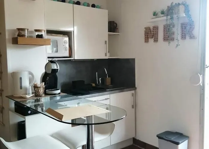 - Piscine, Proche De La Et Du Port