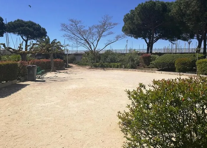 - Piscine, Proche De La Et Du Port