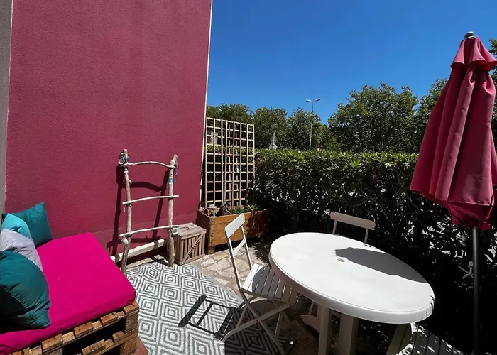 شقة - Piscine, Proche De La Et Du Port آجد